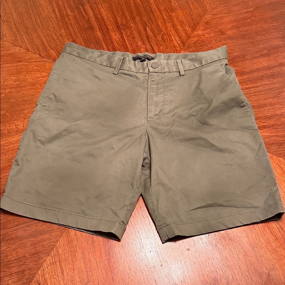 Banana Republic Men's Aiden Olive Green Flat-Front Shorts
